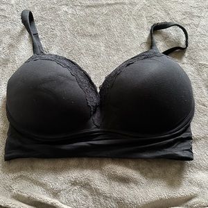 Victoria’s Secret sports bra size 34DD